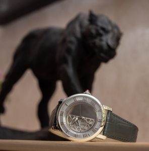 Đồng hồ Cartier Rotonde Masse Mystérieuse phong cách lạ mắt